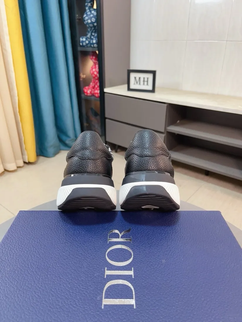 Men's men's shoes 💰458🌹🌹【Dior】Best-selling official website world premiere🔝High-end men's shoes brand official website latest series: The upper is made of imported cowhide with specially designed fabrics➕Mesh breathable lining. Make walking more convenient and comfortable! Compared with the official quality, Midea’s 1:1 replica. Create a fashionable personality to set off your uniqueness! A must-have for trendy men! Classic style. Men's sizes: 38-44.